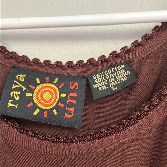 Brown Sleeveless Dress with Floral Design - Picture 2 of 3